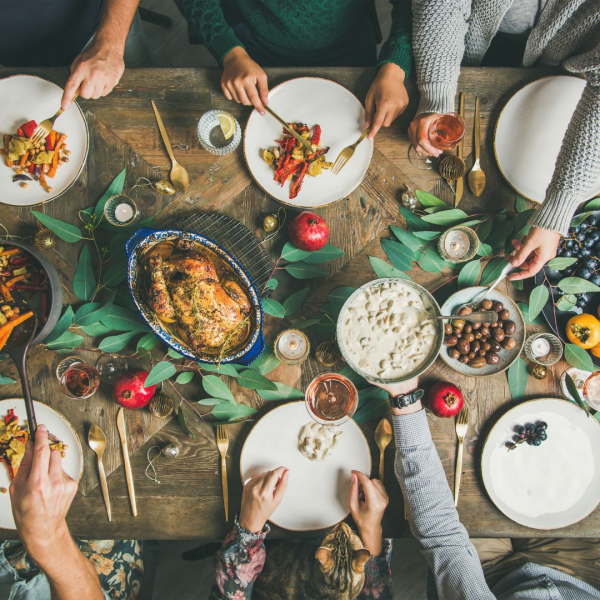 6 Tips for Mindful Holiday Eating From a Registered Dietitian
